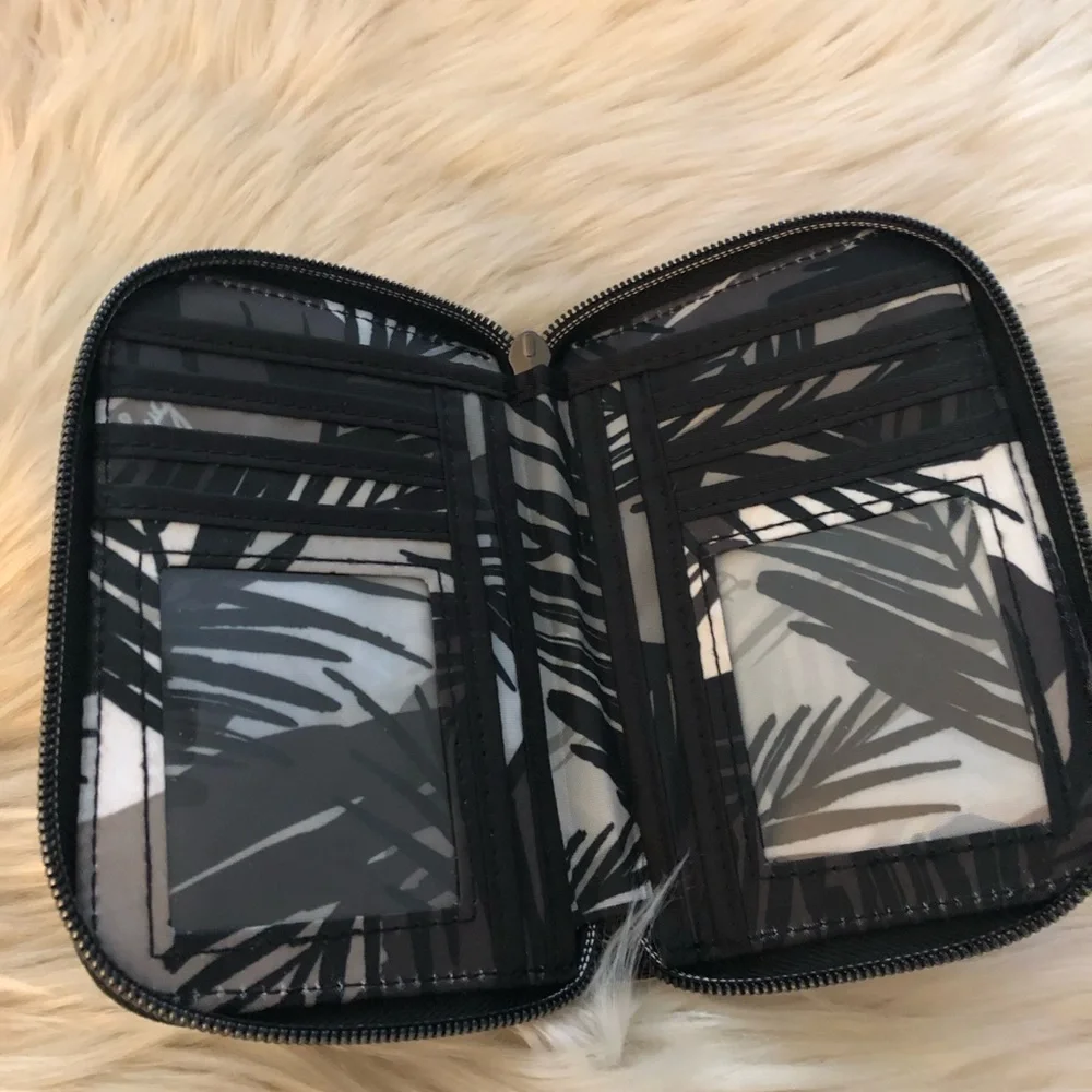 Black Quilted Lug Rodeo zip around Wallet - Picture 3 of 9